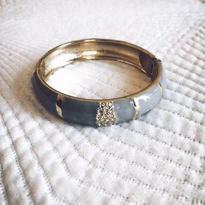 Clasp bracelet